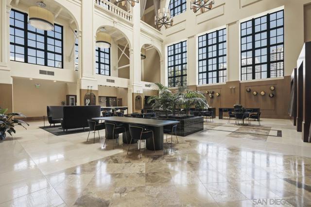 700 W E St, San Diego CA: https://media.crmls.org/mediaz/9d924a44-9767-4e39-8da0-2be93c2602cc.jpg