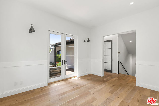 530 N Alta Vista Boulevard, Los Angeles CA: https://media.crmls.org/mediaz/9d925a07-4919-440b-af1e-d9f9b8b43a3e.jpg