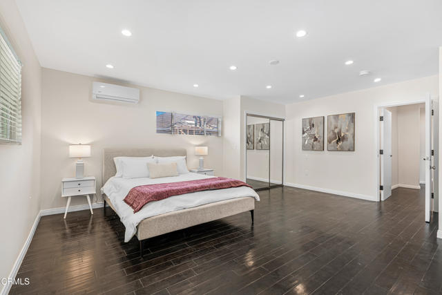 Detail Gallery Image 20 of 37 For 15233 Camarillo St, Sherman Oaks,  CA 91403 - 5 Beds | 4 Baths
