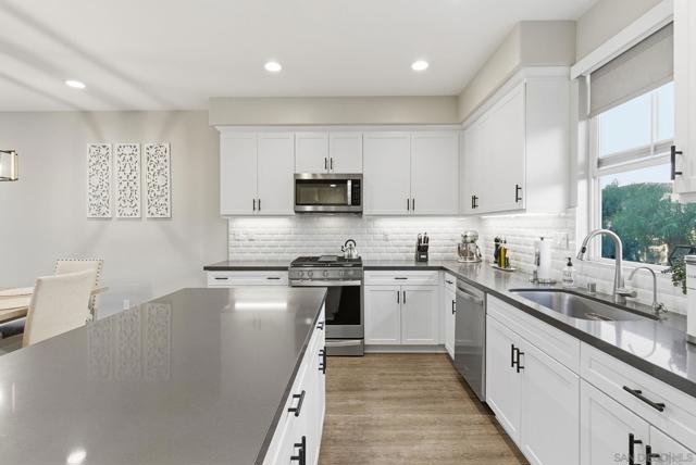 4382 Pacifica Way, Oceanside CA: https://media.crmls.org/mediaz/9d92ec2c-f250-4063-b8c7-38a5023421ba.jpg