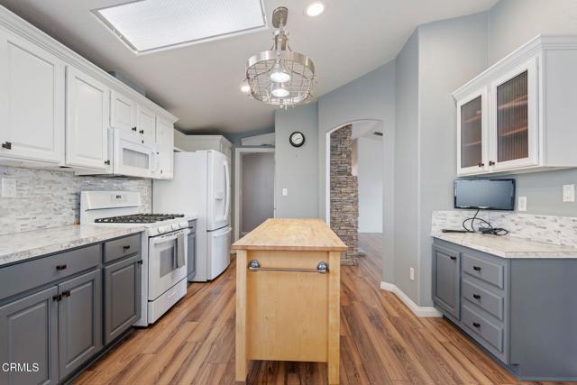 Detail Gallery Image 12 of 38 For 157 Keats Cir #157,  Ventura,  CA 93003 - 3 Beds | 2 Baths