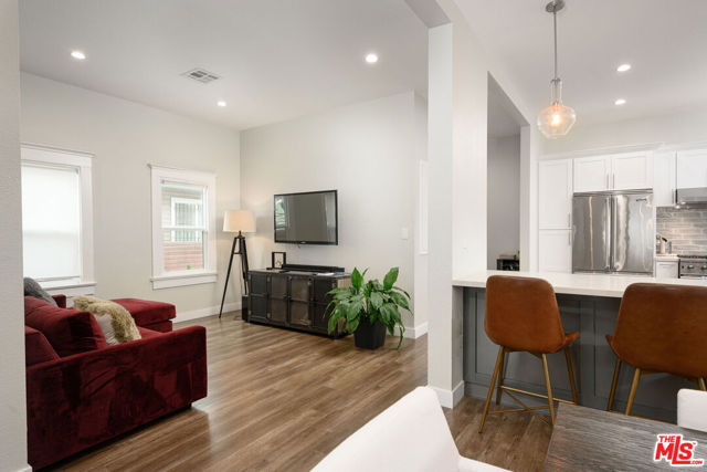 1319 12th Avenue, Los Angeles CA: https://media.crmls.org/mediaz/9d937431-31f9-417c-a28c-2604ae99f9d3.jpg
