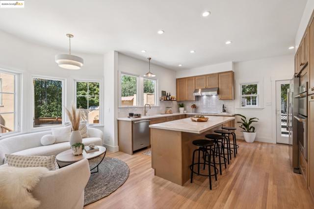 101 Palm Dr, Piedmont CA: https://media.crmls.org/mediaz/9d9389f5-76a7-47f2-a31e-ab31b7013c7c.jpg