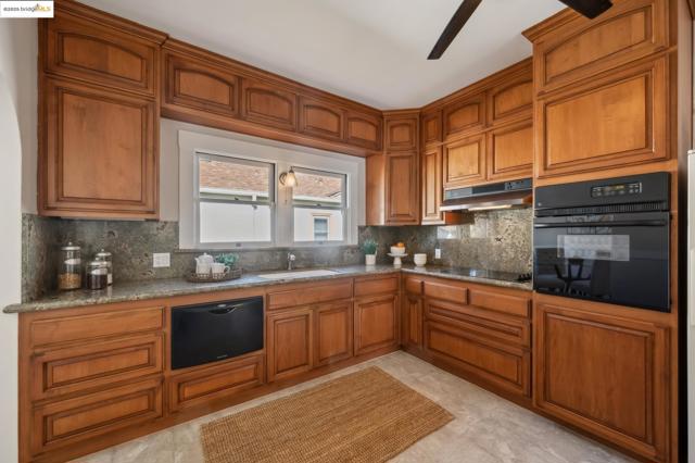 148 Estabrook, San Leandro CA: https://media.crmls.org/mediaz/9d94152c-a361-42d2-a488-1117e8f35195.jpg
