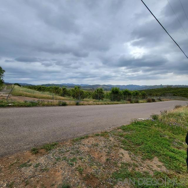 9562 Covey Ln, Escondido CA: https://media.crmls.org/mediaz/9d943be5-5821-479e-9dcc-d086709db825.jpg