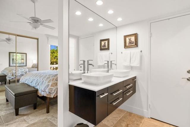 2077 S Caliente Drive, Palm Springs CA: https://media.crmls.org/mediaz/9d943cec-3214-423f-a46a-bb998c1911b2.jpg