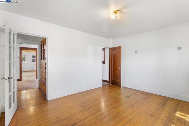 2255 Lincoln Ave., Alameda CA: https://media.crmls.org/mediaz/9d94477d-ca9c-45a4-a8b2-fb0270270849.jpg
