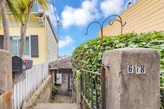 658 Lisbon Street, San Francisco CA: https://media.crmls.org/mediaz/9d947c94-cafb-426f-8f8b-ae46f39324e6.jpg