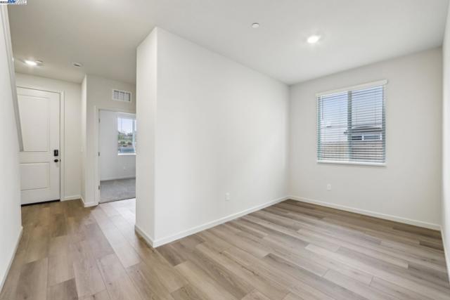 4111 Markovich Court, Richmond CA: https://media.crmls.org/mediaz/9d94ad91-7e50-4649-8106-28d1afaac031.jpg