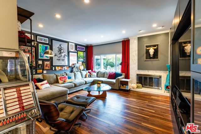 13735 Aldergrove Street, Sylmar CA: https://media.crmls.org/mediaz/9d94d59b-388e-4081-8210-473ed32b3182.jpg