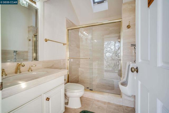 2420 Diablo Lakes Ln, Diablo CA: https://media.crmls.org/mediaz/9d94ec0d-a3a6-4078-97b6-b8d86add1d9a.jpg