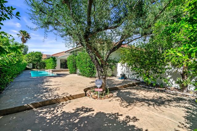 1399 N ViA Donna, Palm Springs CA: https://media.crmls.org/mediaz/9d950dc1-43ed-4cd0-bccf-59395b9c3876.jpg