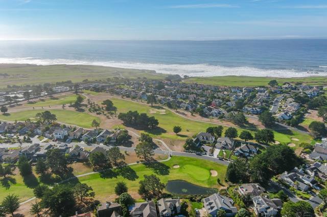 380 Greenbrier Road, Half Moon Bay CA: https://media.crmls.org/mediaz/9d95291e-f765-4148-93d2-01a100f4b57e.jpg
