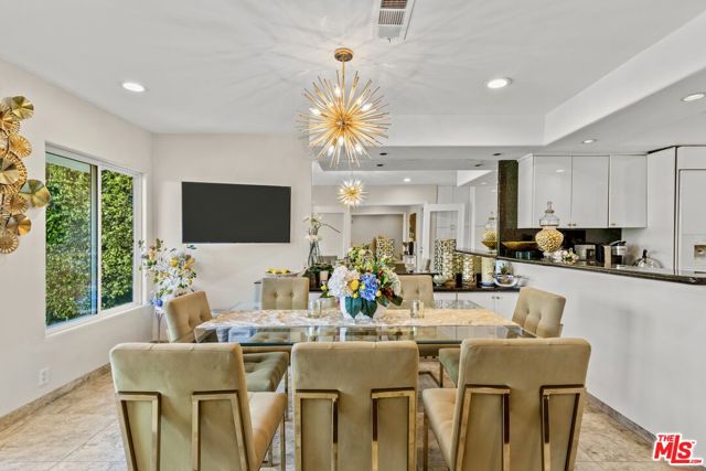 268 S Palm Drive, Beverly Hills CA: https://media.crmls.org/mediaz/9d954573-a98d-4b42-8c49-44bf30abe185.jpg