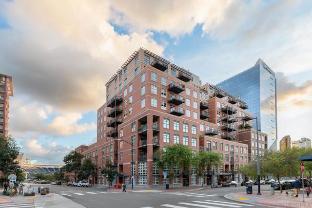 877 Island Ave, San Diego CA: https://media.crmls.org/mediaz/9d9565b3-50fd-43b1-97a8-3165cfe07f66.jpg