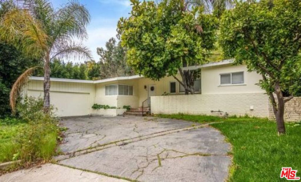 1555 San Ysidro Drive