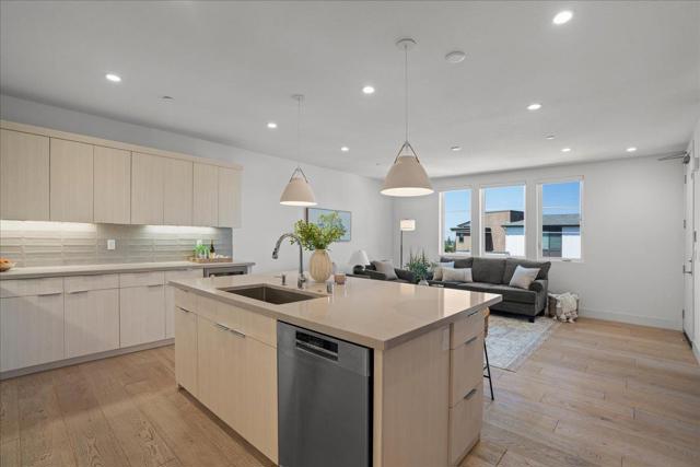 16293 Gellatt Court, Los Gatos CA: https://media.crmls.org/mediaz/9d965954-a984-44cc-98c2-76236abc1033.jpg