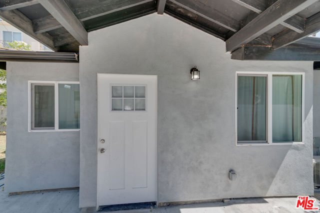15011 Hartsook Street, Sherman Oaks CA: https://media.crmls.org/mediaz/9d972f89-8a04-40fa-a3b6-c67b19d0fa24.jpg