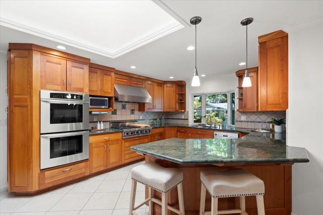 688 Kingswood Way, Los Altos CA: https://media.crmls.org/mediaz/9d97ac3e-2499-45fa-b4f6-5e2ed44a93fe.jpg