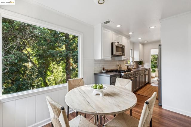 4479 Elinora Ave, Oakland CA: https://media.crmls.org/mediaz/9d97d4f2-fb72-49d4-9afa-73519b9b39c3.jpg