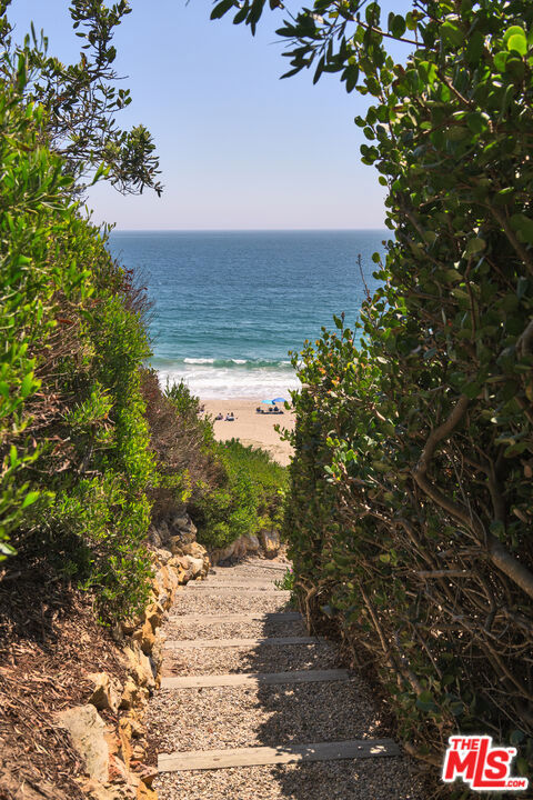 7221 Birdview Avenue, Malibu CA: https://media.crmls.org/mediaz/9d9812f0-ba75-47e1-8c7b-4184d33639f1.jpg