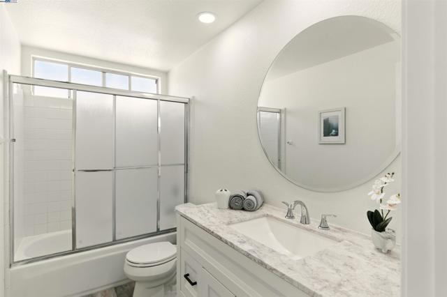 33243 Sunriver Cmn, Fremont CA: https://media.crmls.org/mediaz/9d9812f9-f34f-494e-90b4-6eb669f188e5.jpg