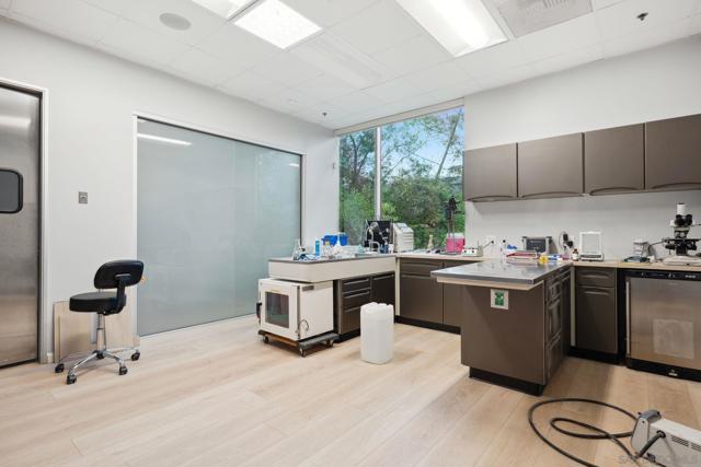 11189 Sorrento Valley Rd, San Diego CA: https://media.crmls.org/mediaz/9d98ceeb-2f12-4063-84d3-fa7b6ad2e81c.jpg