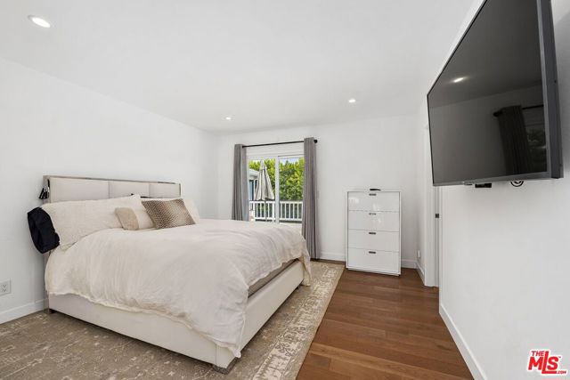 400 Chautauqua Boulevard, Pacific Palisades CA: https://media.crmls.org/mediaz/9d9944c9-8d2d-4bc5-80f2-0ebc17386742.jpg