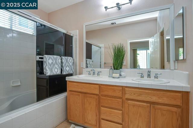 513 Mendota St, Brentwood CA: https://media.crmls.org/mediaz/9d99b442-db0f-4f75-8272-c64ba679c64f.jpg
