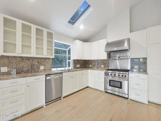 17032 Cotter Place, Encino CA: https://media.crmls.org/mediaz/9d9a1a70-186c-49b7-bedb-1c73e5eff640.jpg