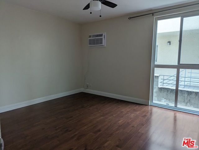 633 N Sweetzer Avenue, West Hollywood CA: https://media.crmls.org/mediaz/9d9a3d04-ecbc-4a73-b530-4571ca4488ba.jpg