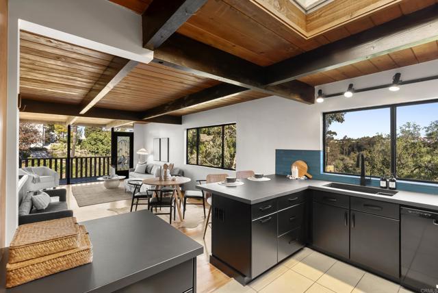 Detail Gallery Image 21 of 50 For 1004 W Walnut Ave., San Diego,  CA 92103 - 4 Beds | 3 Baths