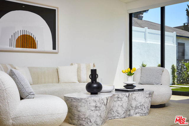 4338 Huntley Avenue, Culver City CA: https://media.crmls.org/mediaz/9d9aabb7-d562-425c-94a3-6600de65a27a.jpg