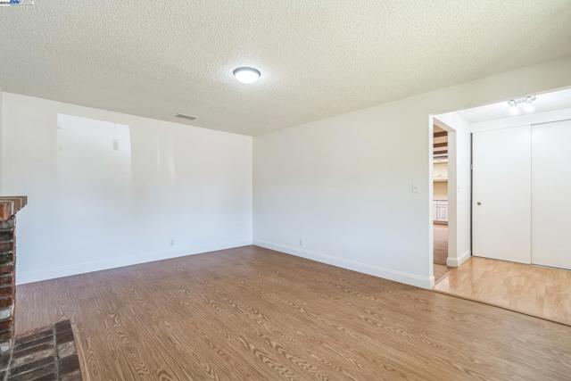 1849 Sherman Dr, Union City CA: https://media.crmls.org/mediaz/9d9af1b0-0e77-4052-b9ef-69662e60e178.jpg