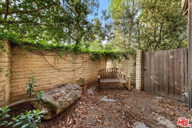 1048 E La Loma Avenue, Somis CA: https://media.crmls.org/mediaz/9d9ccc2d-2062-46bd-b9ab-7a7bef4c1c78.jpg