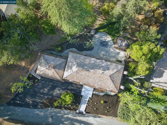 3938 Los Arabis Dr, Lafayette CA: https://media.crmls.org/mediaz/9d9ce1e4-3ea2-4afd-a5f3-749f8efe8600.jpg