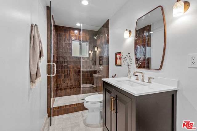 3816 S Harvard Boulevard, Los Angeles CA: https://media.crmls.org/mediaz/9d9d075f-8520-4b1a-9729-e5dfc6c692b5.jpg