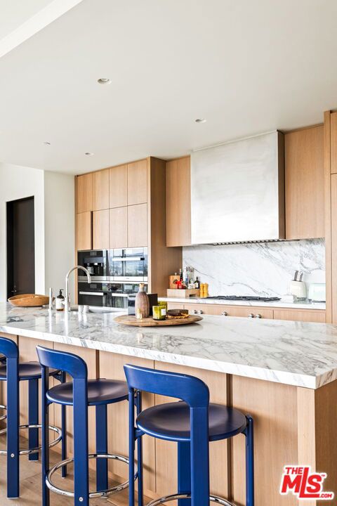 8899 Beverly Boulevard, Los Angeles CA: https://media.crmls.org/mediaz/9d9d442b-e779-4cdc-aa2b-539af2a614fd.jpg