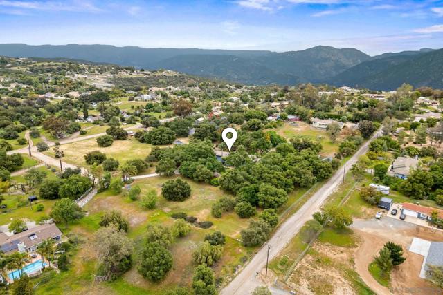 15847 Mac Tan Ln, Valley Center CA: https://media.crmls.org/mediaz/9d9d6eea-a7e2-4cb8-a7b2-3225c7c5df96.jpg