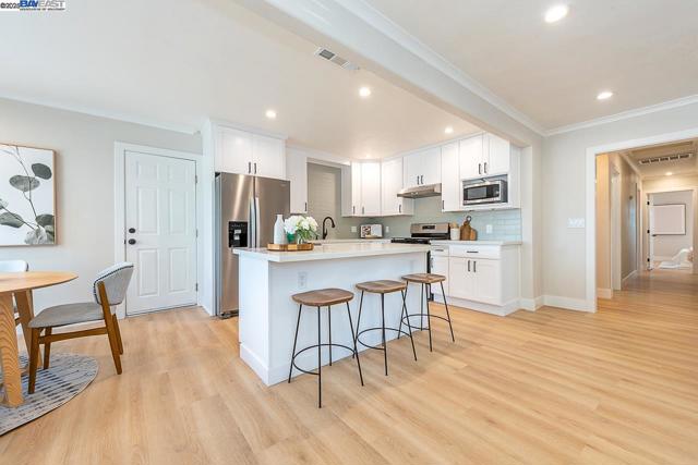 963 Douglas Dr, San Leandro CA: https://media.crmls.org/mediaz/9d9d7aa5-cf89-4518-a23f-5e6b4bc9ad9d.jpg