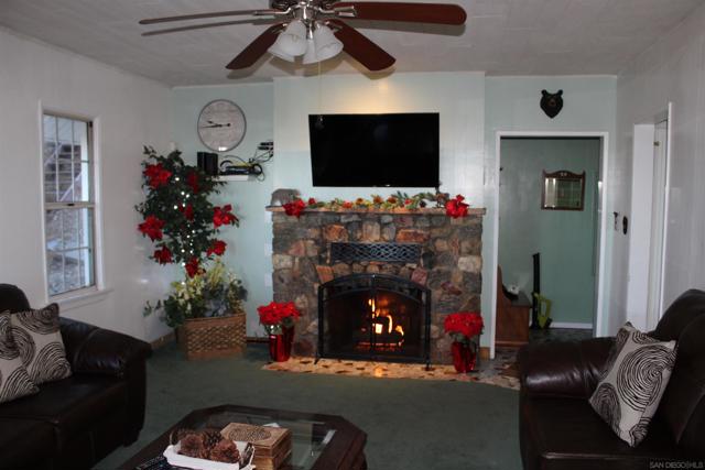 23984 SKYLAND DR, Crestline CA: https://media.crmls.org/mediaz/9d9d8a14-4f99-45dc-bee3-6863834b4a11.jpg