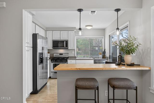 Detail Gallery Image 12 of 46 For 25702 Vista Fairways Dr, Valencia,  CA 91355 - 2 Beds | 2 Baths