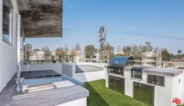 122 Mildred Avenue, Venice CA: https://media.crmls.org/mediaz/9d9de5af-d9e8-4a70-afb4-ec534f13f751.jpg
