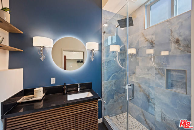 3905 Pacheco Drive, Sherman Oaks CA: https://media.crmls.org/mediaz/9d9de982-1d22-43e3-918f-0f4f673eef10.jpg