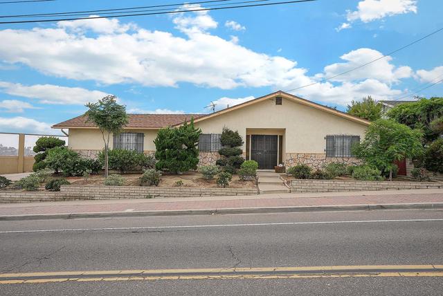 945 Nacion Avenue, Chula Vista CA: https://media.crmls.org/mediaz/9d9e6ce3-6404-4530-8016-d82e394d600d.jpg