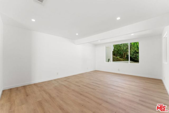 4800 Topeka Drive, Tarzana CA: https://media.crmls.org/mediaz/9d9ee437-b81b-401a-8929-b105709f5c9c.jpg