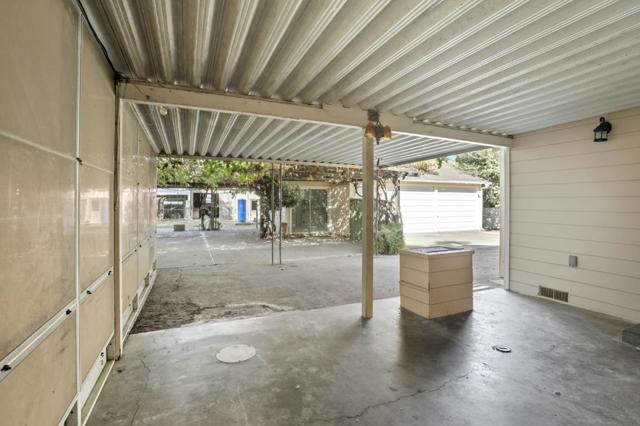 790 Shore Road, Hollister CA: https://media.crmls.org/mediaz/9d9f3709-b16e-44bb-8bde-31d9e1ede4e8.jpg