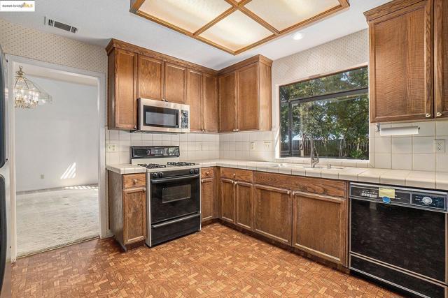 3523 Tabora Drive, Antioch CA: https://media.crmls.org/mediaz/9d9f3e5c-e4be-4a55-bcaf-8b8e0426a83e.jpg
