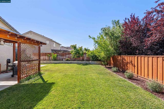 3826 Danbury Way, Fairfield CA: https://media.crmls.org/mediaz/9d9f53d8-ad16-4de2-b6c2-596ee78316a1.jpg