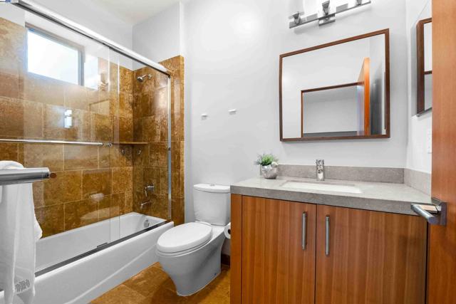103 Diablo Dr, Oakland CA: https://media.crmls.org/mediaz/9d9f6abb-66f7-481d-b726-bce7450ac3d5.jpg